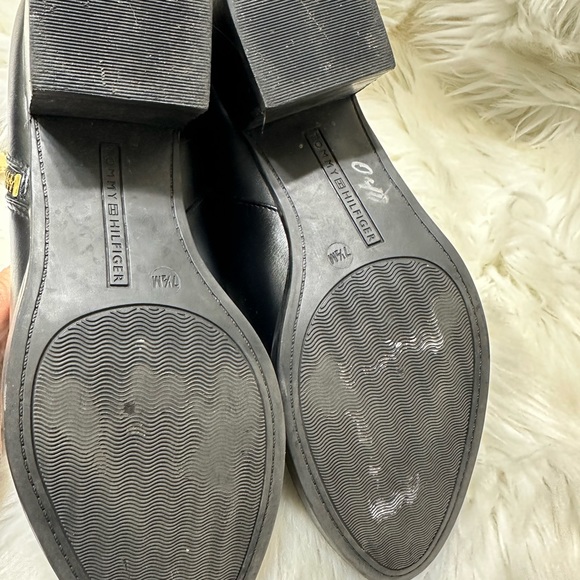Tommy Hilfiger side zipper block heel booties - Picture 4 of 12